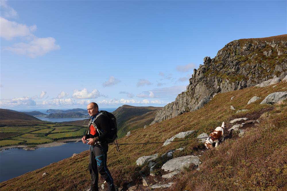 Sindre Slettestøl på vei ned rås ved Klovevatn - Klikk for stort bilete