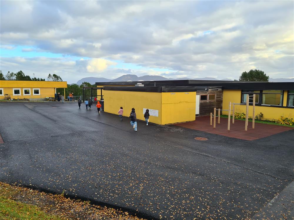 Kvamsøy oppvekstsenter skuleløp - Klikk for stort bilete