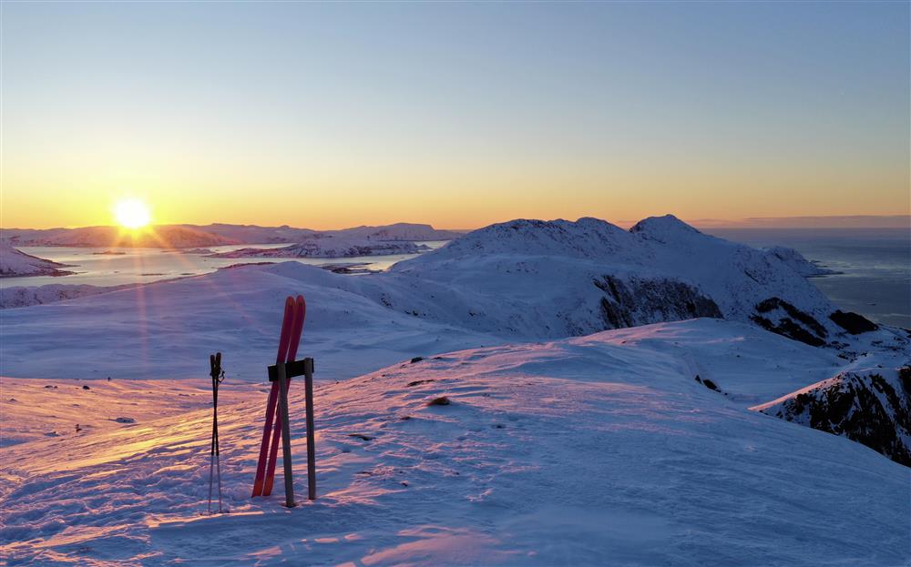 Ski i solnengang - Klikk for stort bilete