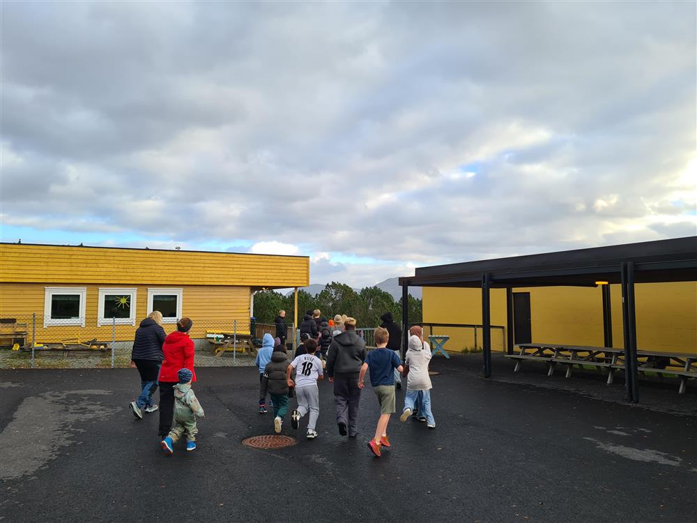 Kvamsøy oppvekstsenterskuleløp - Klikk for stort bilete