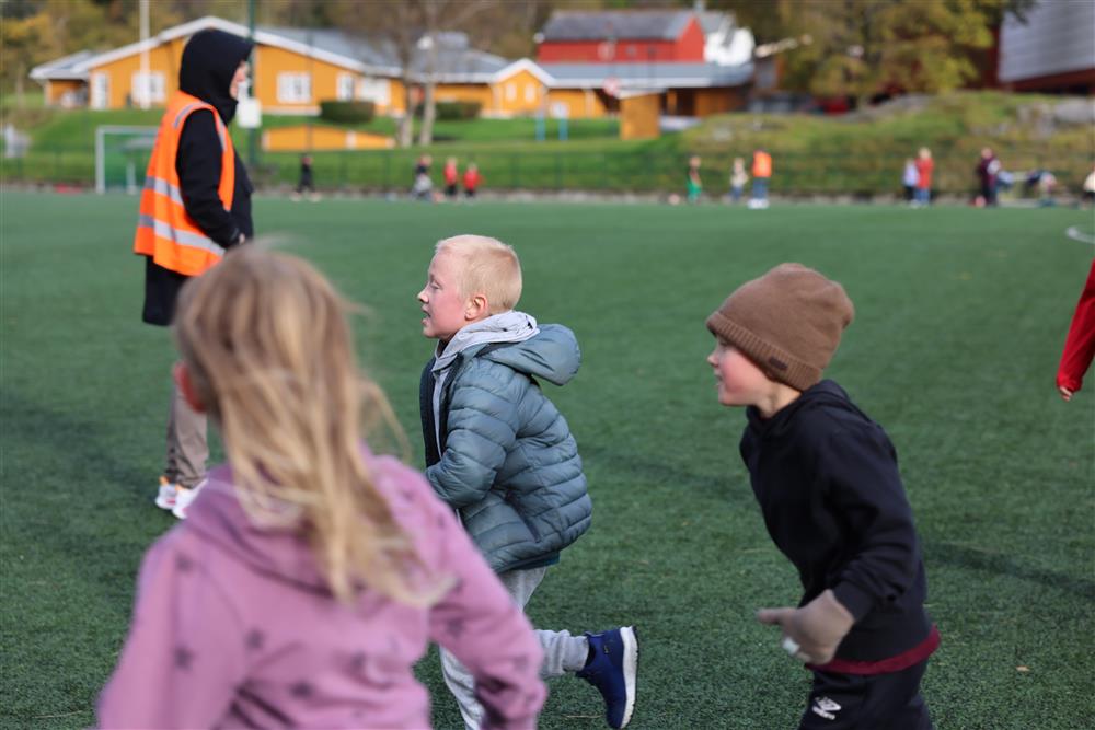 Barn som spring - Klikk for stort bilete
